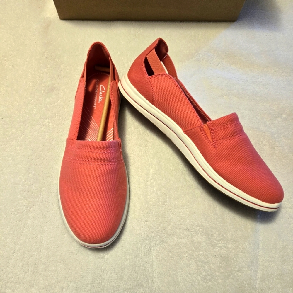 Clarks Cloud Steppers‎ New Womens Breeze Step Bright Coral Canvas Loafers 9.5M